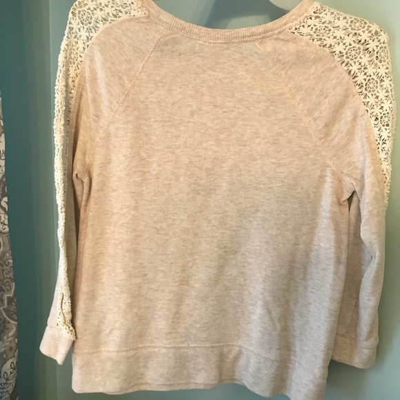 Cute top with flower lace 3/4 sleeves - Picture 5 of 5